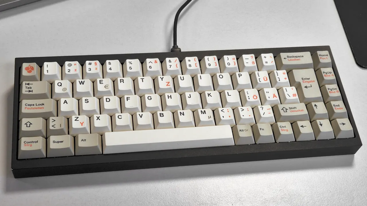 Tofu65 2.0 mit bilingualen Tastenkappen