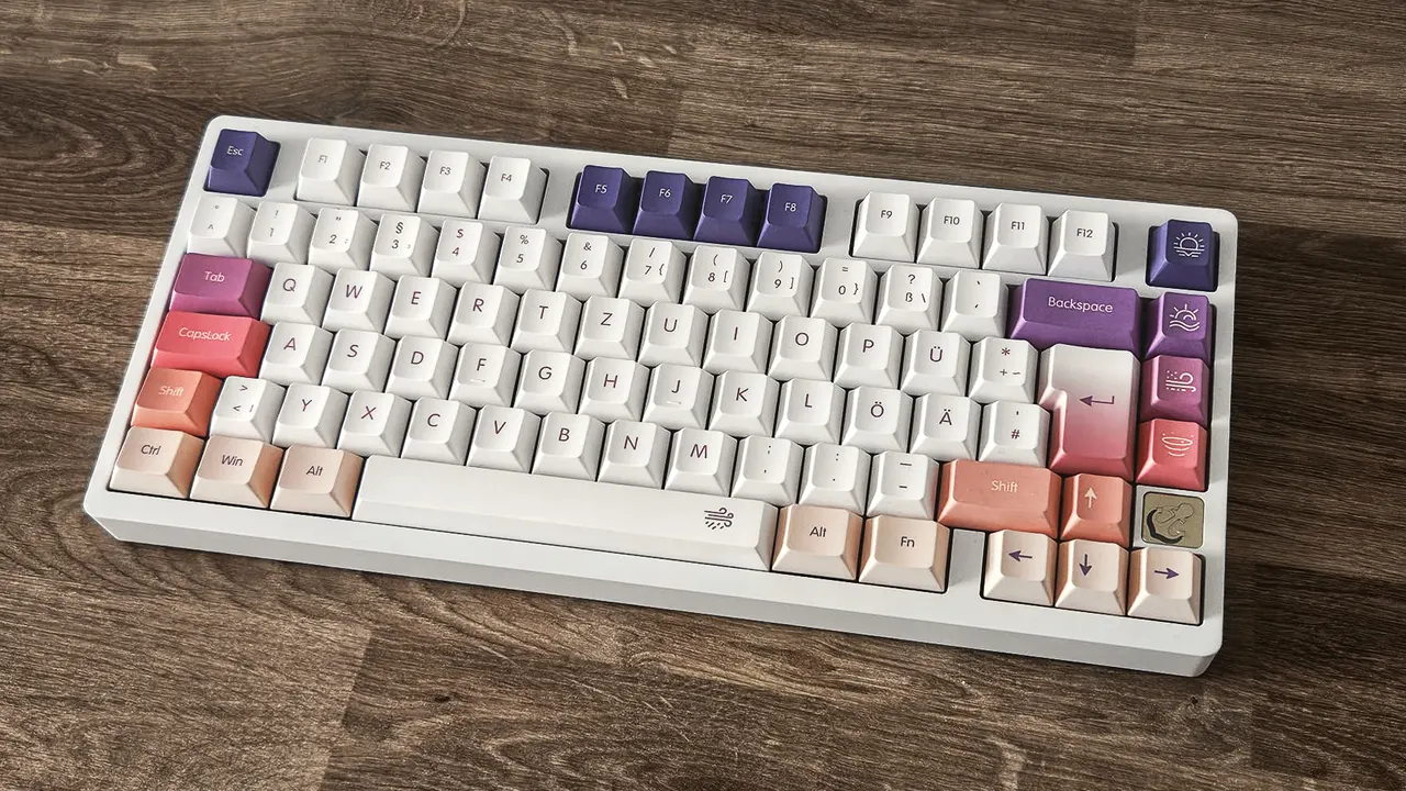 Stars75 in „Cheese White“ mit „Cloud“-Tastenkappen von YMDK